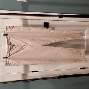 Ann Taylor ankle pant in cream. Size 14.